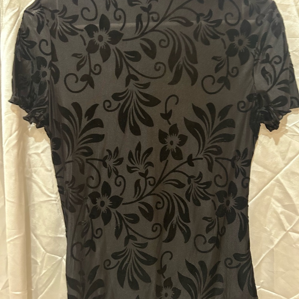 SHEIN Black Short Sleeve Fitted Blouse with Graphic Design